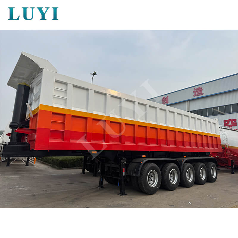 Luyi pětiosý zadní sklápěcí návěs vyvážený do Ghany, uznávaná profesionální těžká technika