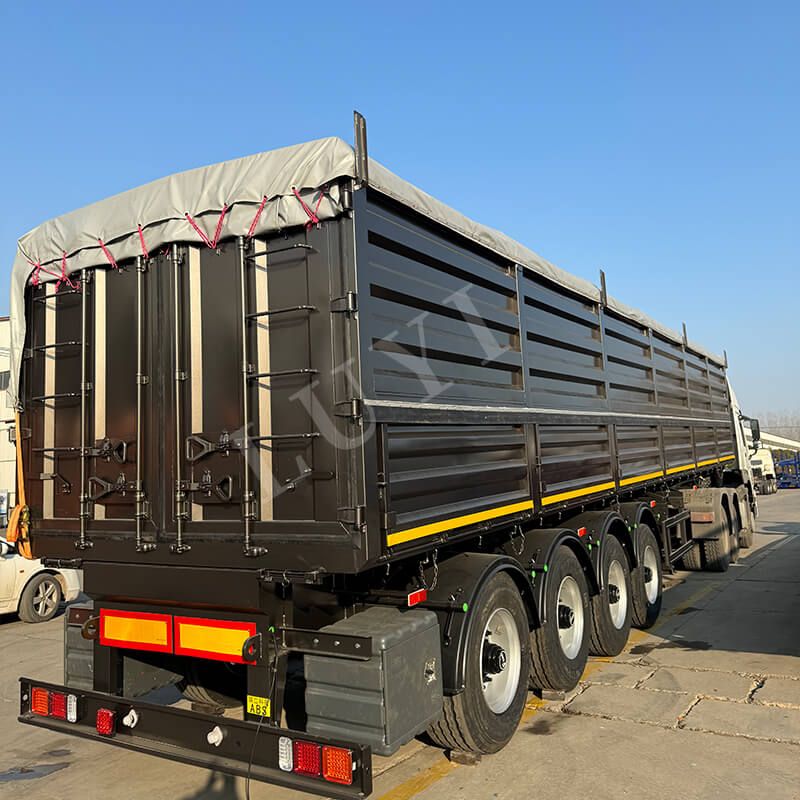 Přesně uspokojuje poptávku: čtyřnápravový 80tunový sklápěcí návěs Luyi míří do Guyany