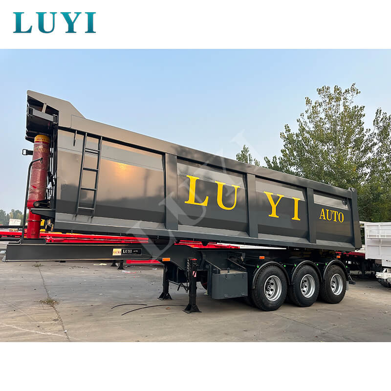 Přesně přizpůsobené africkým pracovním podmínkám! Černý obdélníkový sklápěcí návěs Lu Yi úspěšně dodán do Pobřeží slonoviny, což usnadňuje efektivní přepravu sypkých materiálů