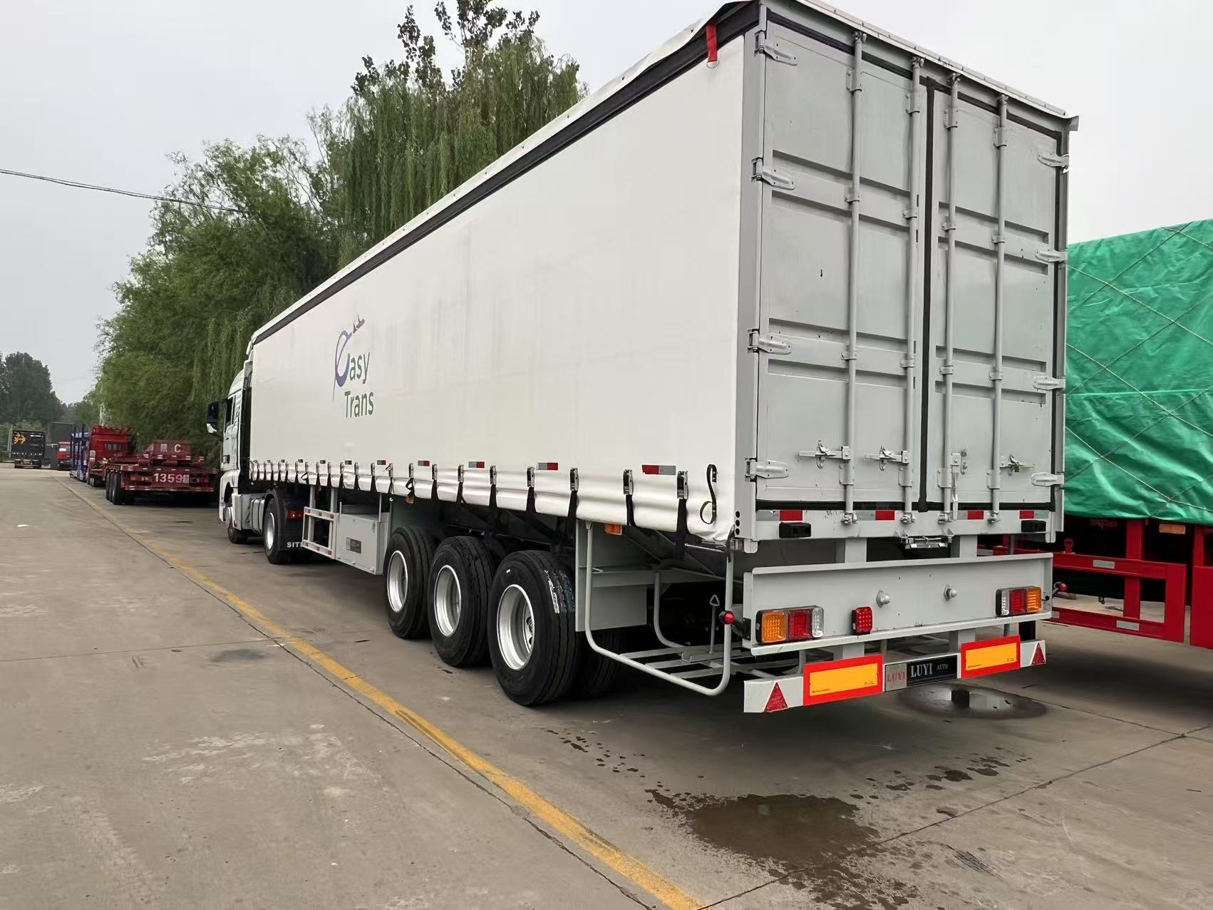 Přívěsy s boční plachtou: Chytré řešení pro rozvíjející se logistiku Maroka