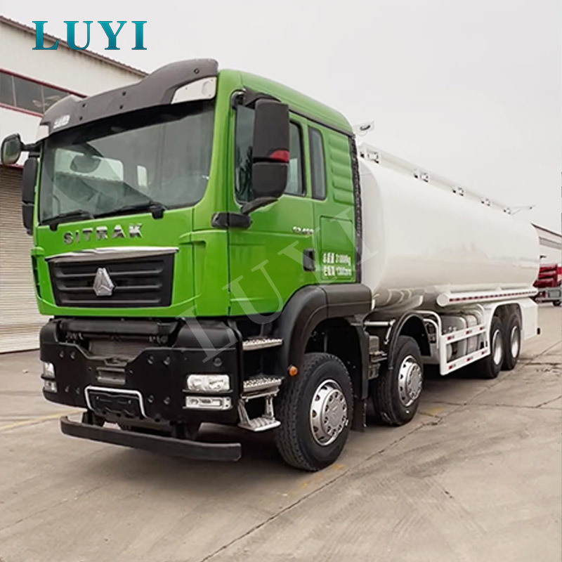 Sinotruk SITRAK 8×4 30000L průvodce nákupem cisteren na palivo pro projekty doplňování nafty, benzínu a mobilních zařízení