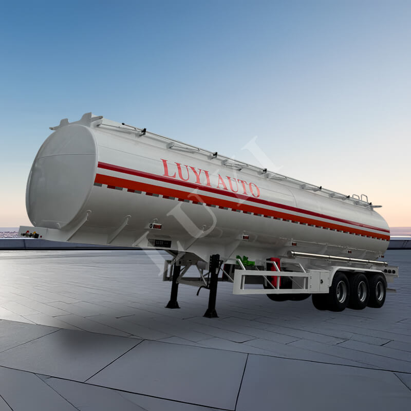 3nápravový návěs s olejovou nádrží z uhlíkové oceli o objemu 45 000 litrů 3nápravový návěs s olejovou nádrží z uhlíkové oceli o objemu 45 000 litrů
