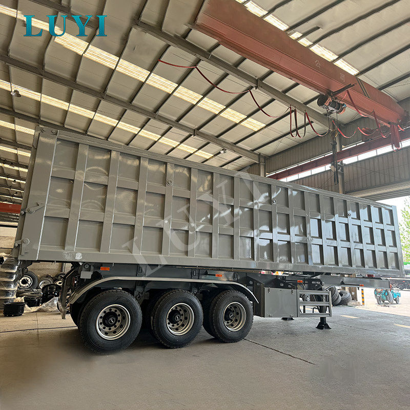 3nápravový zadní sklápěcí návěs (koncový sklápěcí přívěs) pro převoz sypkého materiálu