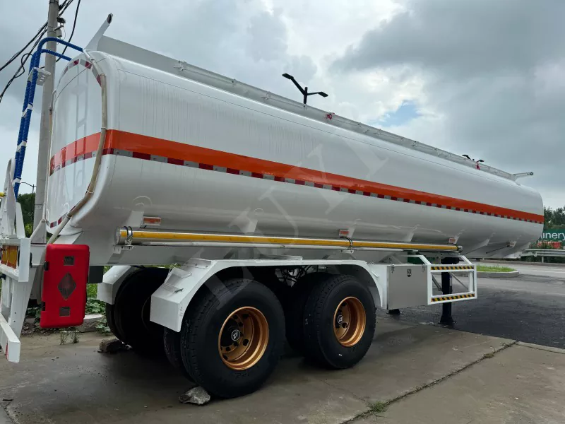 30000 litrů návěs tankeru