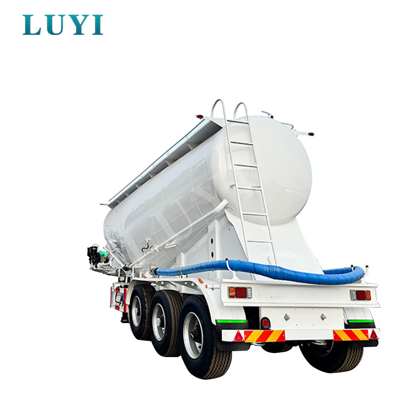 Návěs cisterna na prach o objemu 30 metrů krychlových