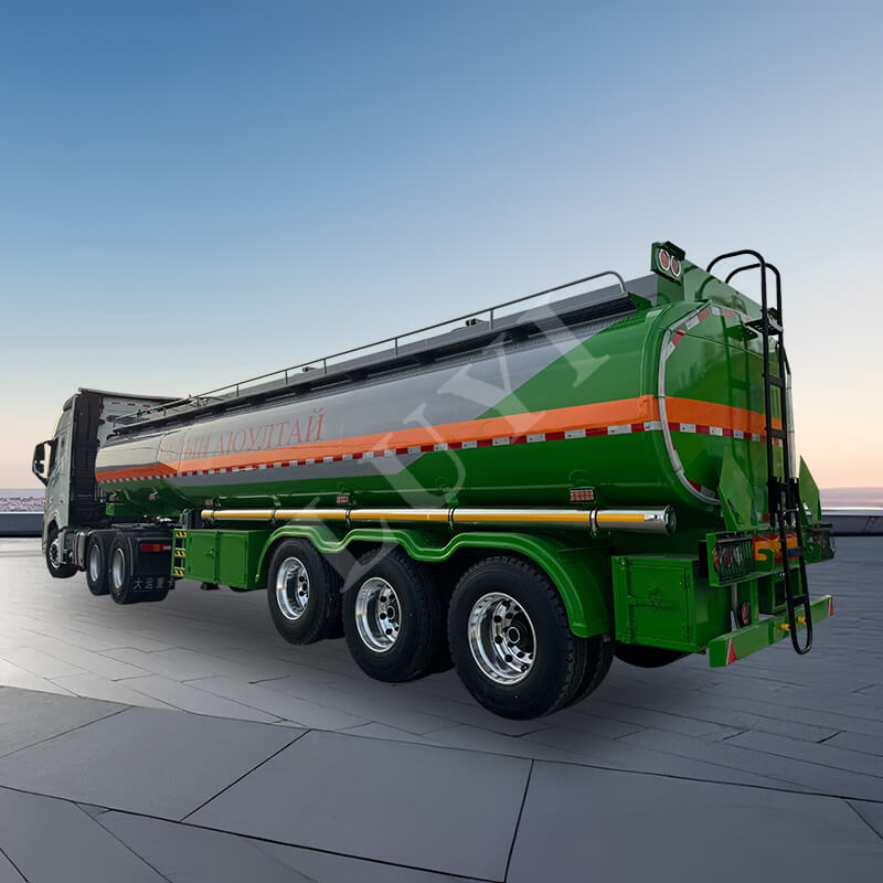 40 metrů krychlových 45 metrů krychlových 3nápravový přívěs s nádrží na olej