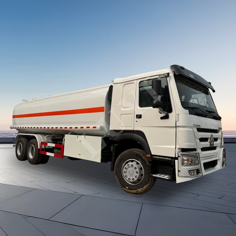 Třínápravový návěs s nádrží na olej z uhlíkové oceli o objemu 45 000 litrů