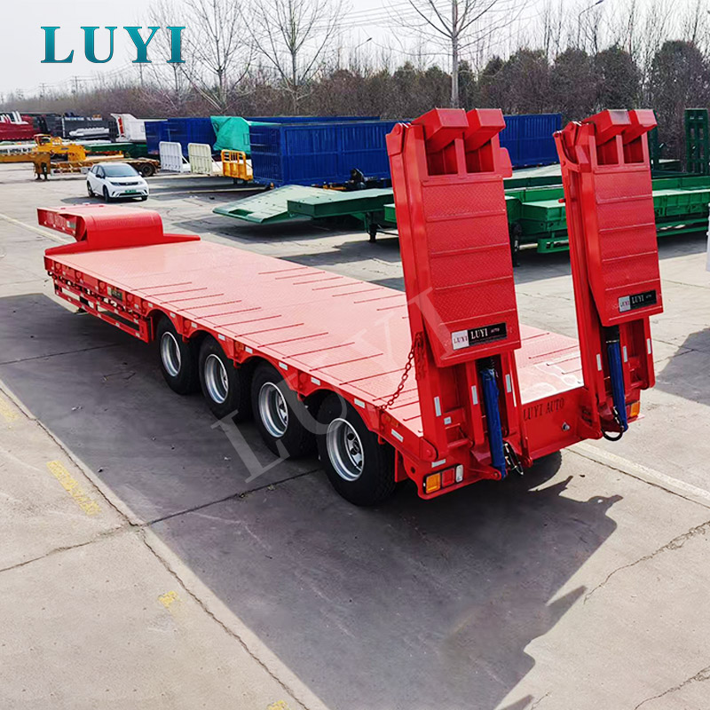 Z továrny do Keni: Šarže 4nápravových návěsů Lowboy dodaných na podporu projektů infrastruktury