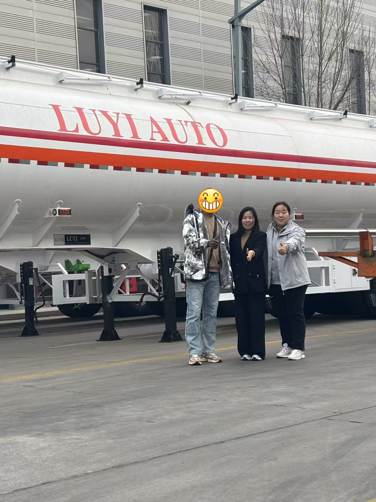 Jak společnost Luyi Auto pomohla nigerijské logistické skupině zlepšit efektivitu přepravy paliva pomocí návěsů s naftovou cisternou o objemu 45 m³