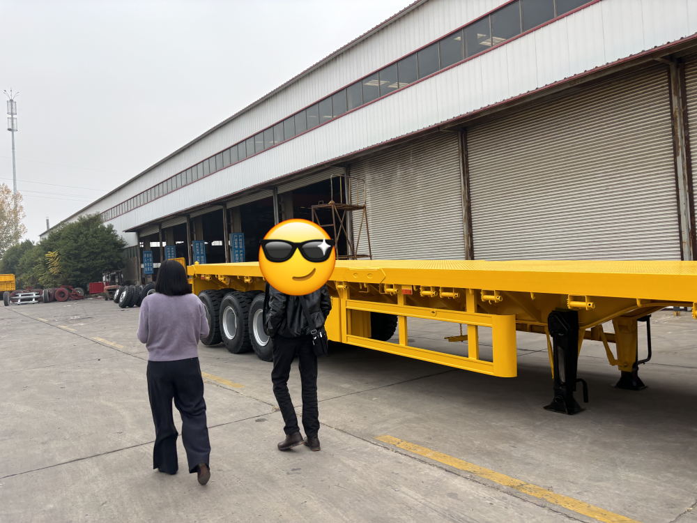 Jak společnost LUYI AUTO pomohla alžírské logistické společnosti zlepšit efektivitu přepravy těžkého zařízení pomocí 8 zakázkových třínápravových přívěsů Lowboy Jak společnost LUYI AUTO pomohla alžírské logistické společnosti zlepšit efektivitu přepravy těžkého zařízení pomocí 8 zakázkových třínápravových přívěsů Lowboy
