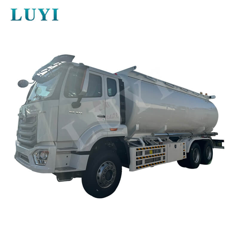 HOWO 6×4 návěs na olejovou nádrž HOWO 6×4 návěs na olejovou nádrž